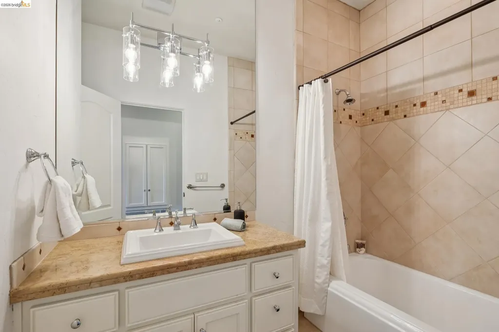6153 Girvin Drive Oakland CA 94611