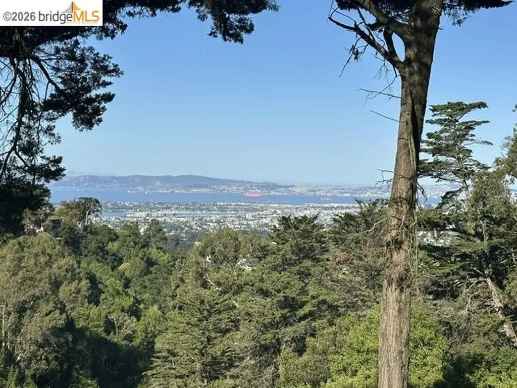 6153 Girvin Drive Oakland CA 94611