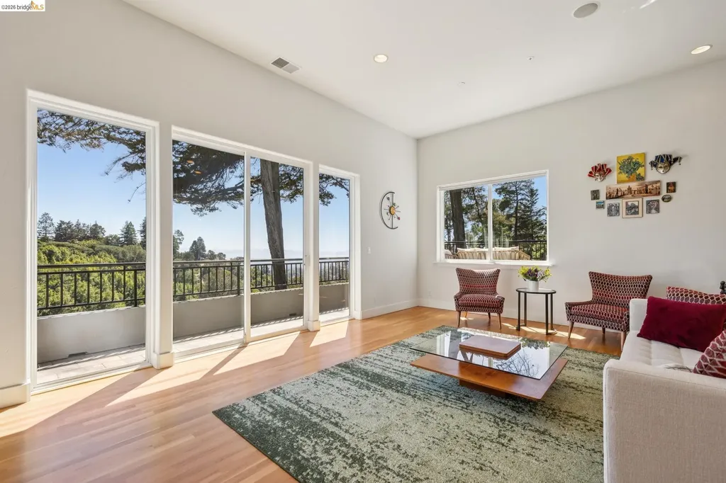 6153 Girvin Drive Oakland CA 94611