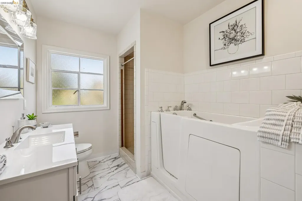 2380 Leimert Boulevard Oakland CA 94602