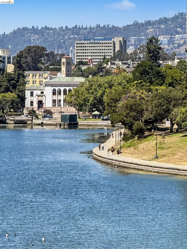 1 Lakeside Drive Oakland CA 94612