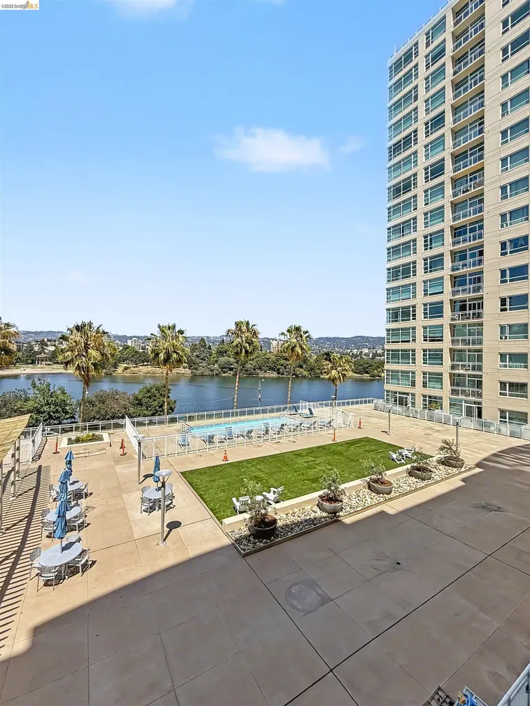 1 Lakeside Drive Oakland CA 94612