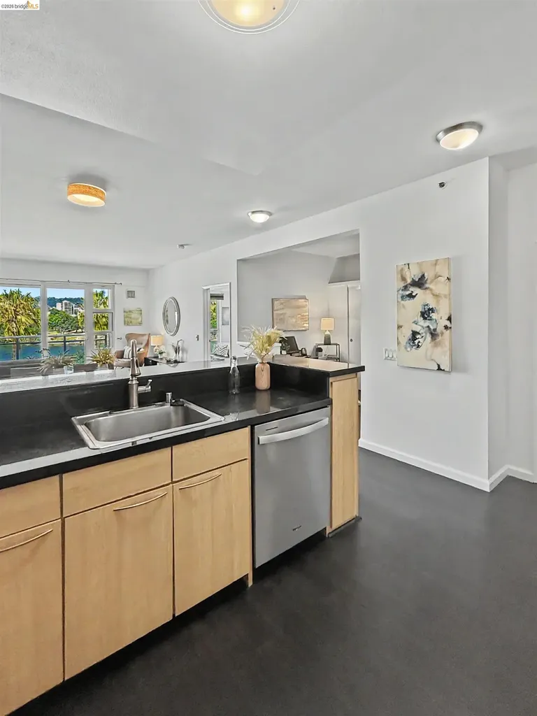 1 Lakeside Drive Oakland CA 94612