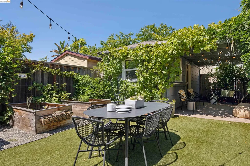 2420 Carmel Street Oakland CA 94602