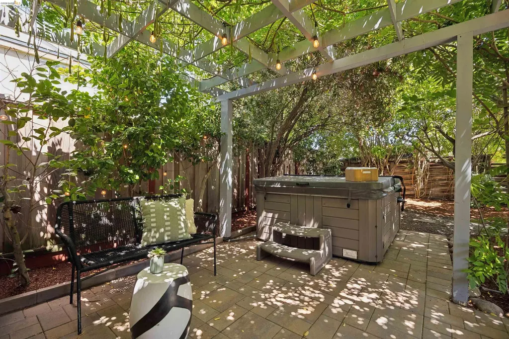 2420 Carmel Street Oakland CA 94602