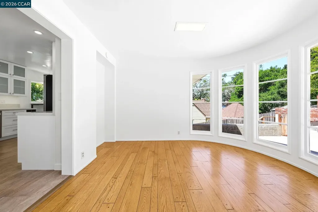 5828 Moraga Avenue Oakland CA 94611