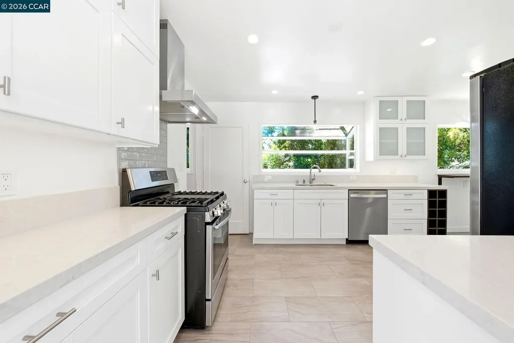 5828 Moraga Avenue Oakland CA 94611