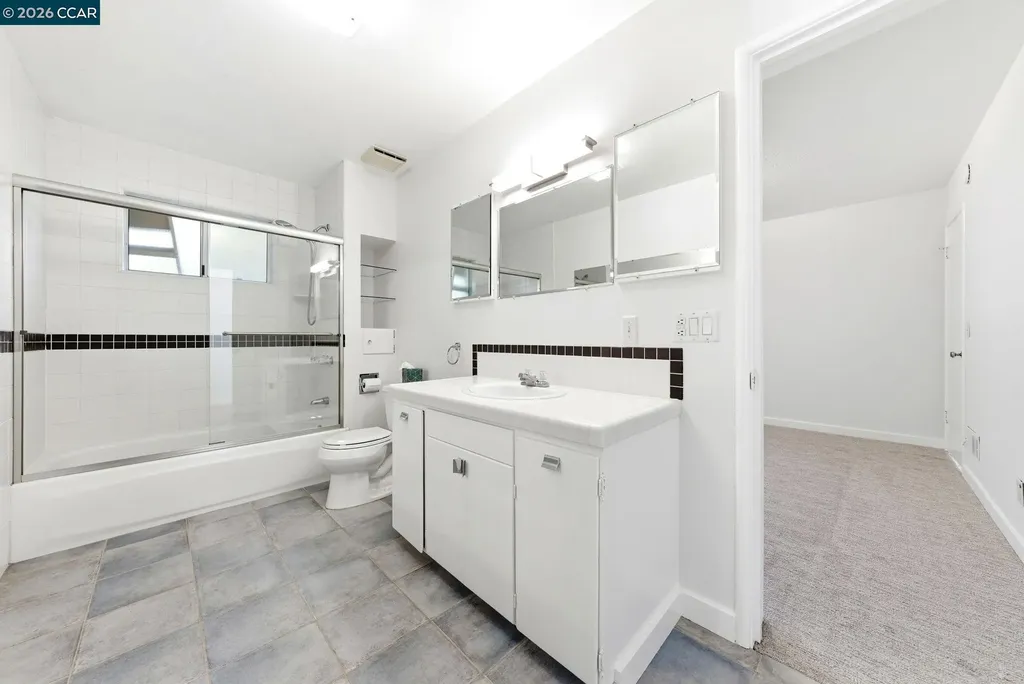 5828 Moraga Avenue Oakland CA 94611