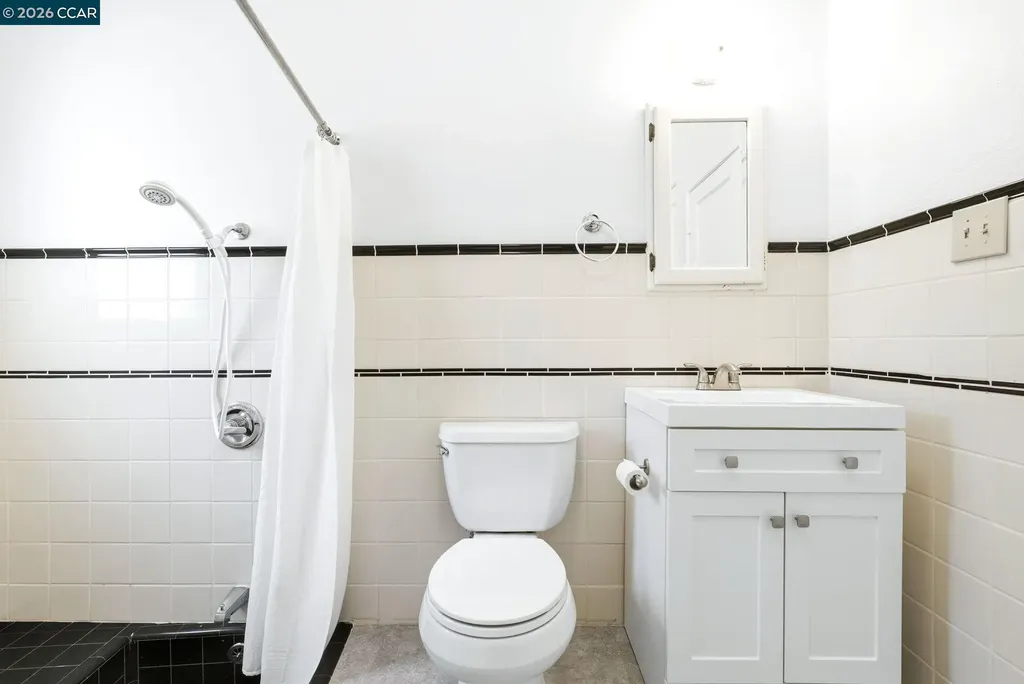 5828 Moraga Avenue Oakland CA 94611