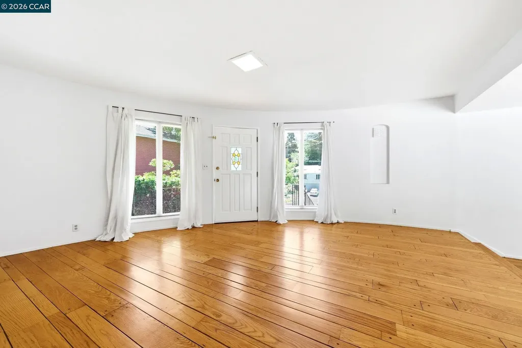 5828 Moraga Avenue Oakland CA 94611