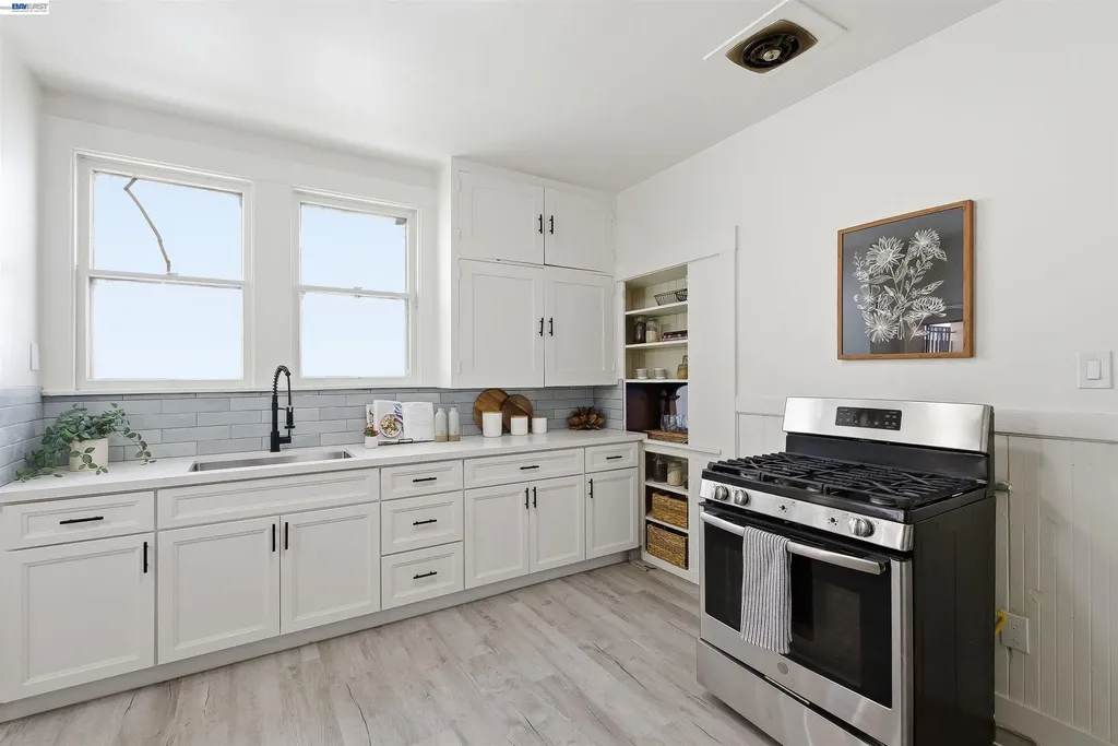 2049 Rutherford Street Oakland CA 94601