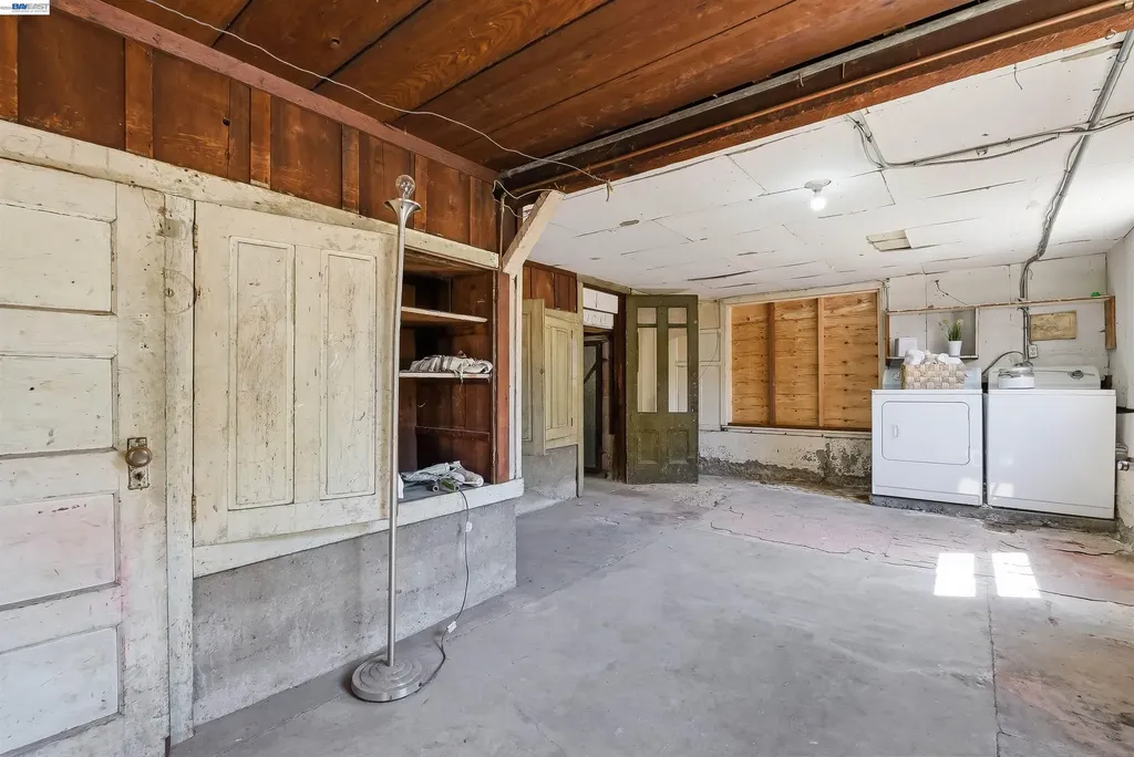 2049 Rutherford Street Oakland CA 94601
