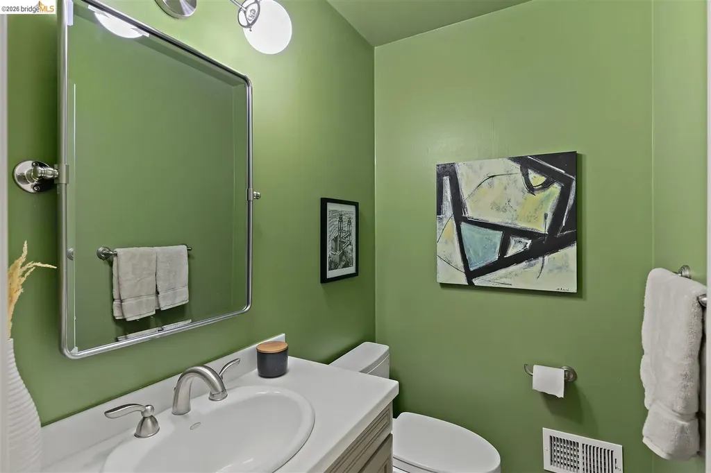38 Drake Lane Oakland CA 94611