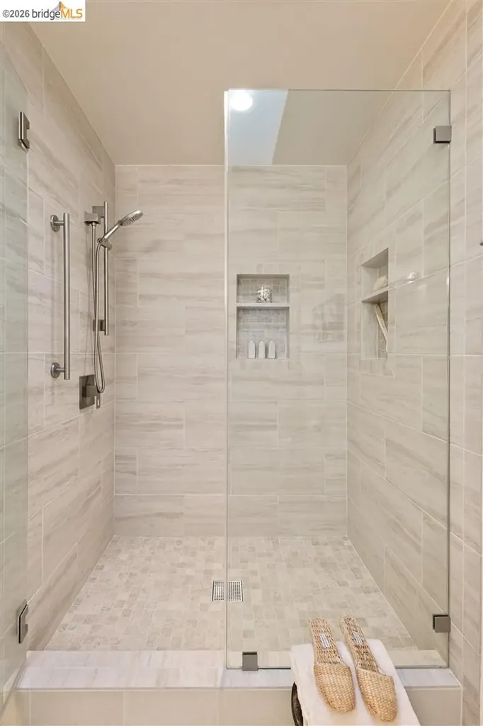 38 Drake Lane Oakland CA 94611