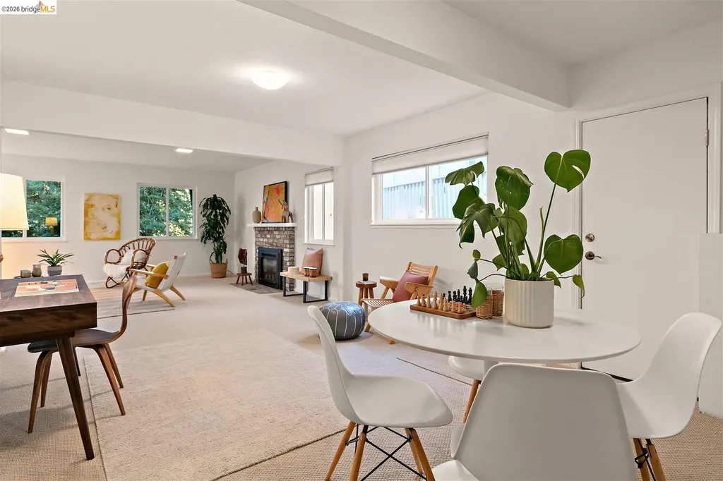 38 Drake Lane Oakland CA 94611