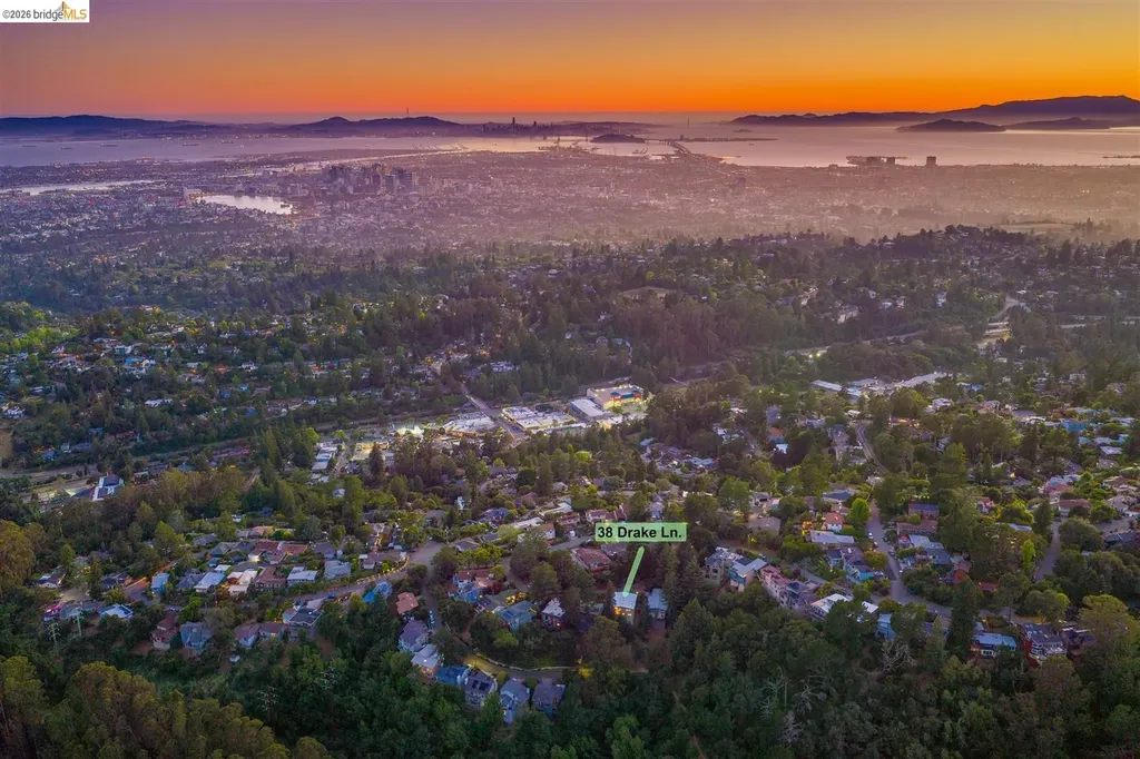 38 Drake Lane Oakland CA 94611