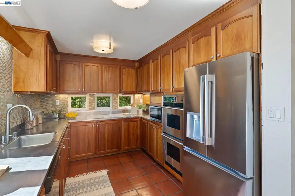 5725 Chelton Drive Oakland CA 94611