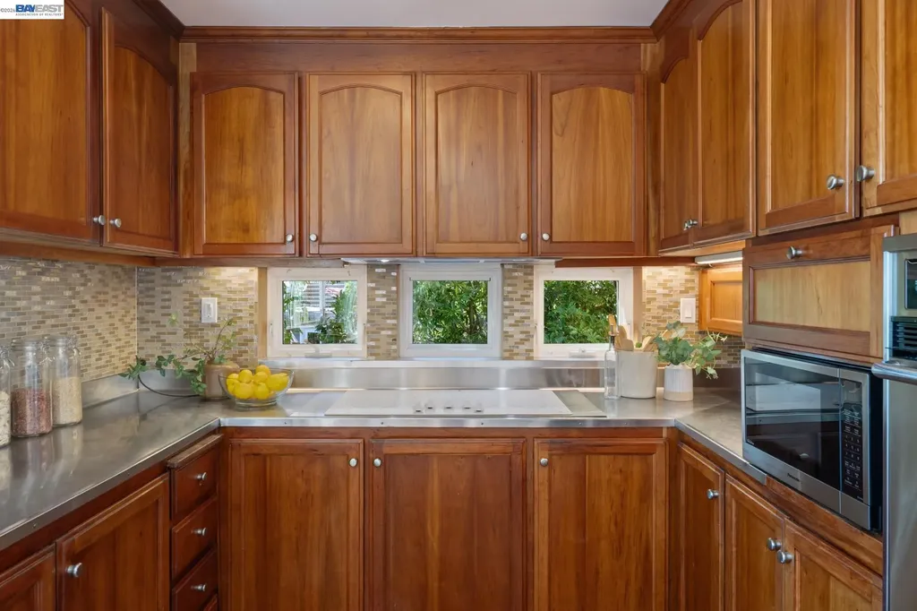 5725 Chelton Drive Oakland CA 94611