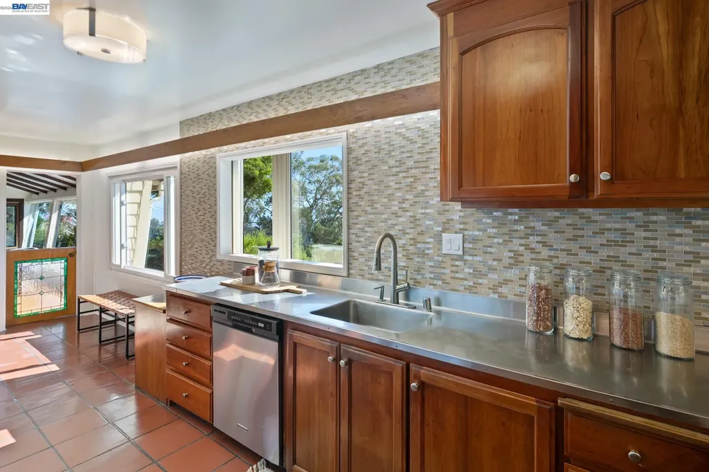 5725 Chelton Drive Oakland CA 94611
