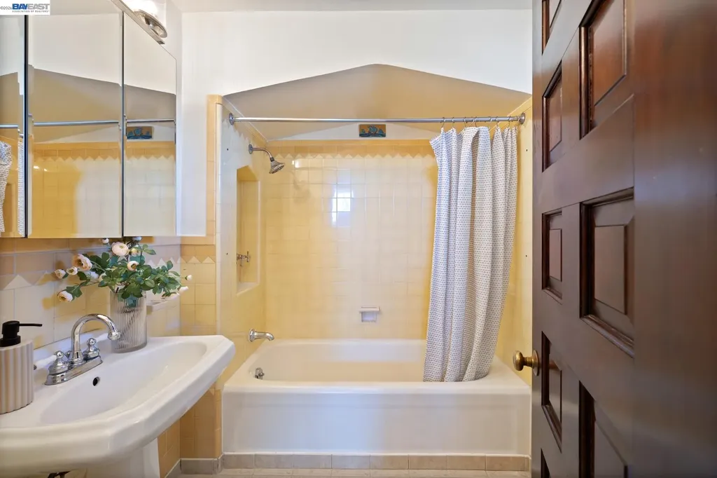 5725 Chelton Drive Oakland CA 94611