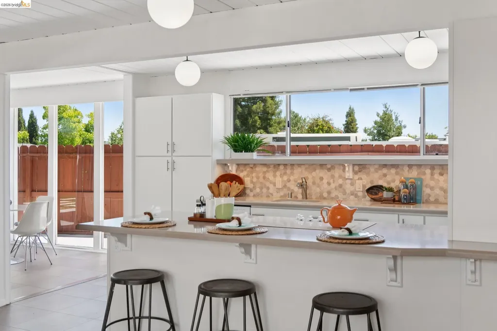5531 Greenridge Road Castro Valley CA 94552