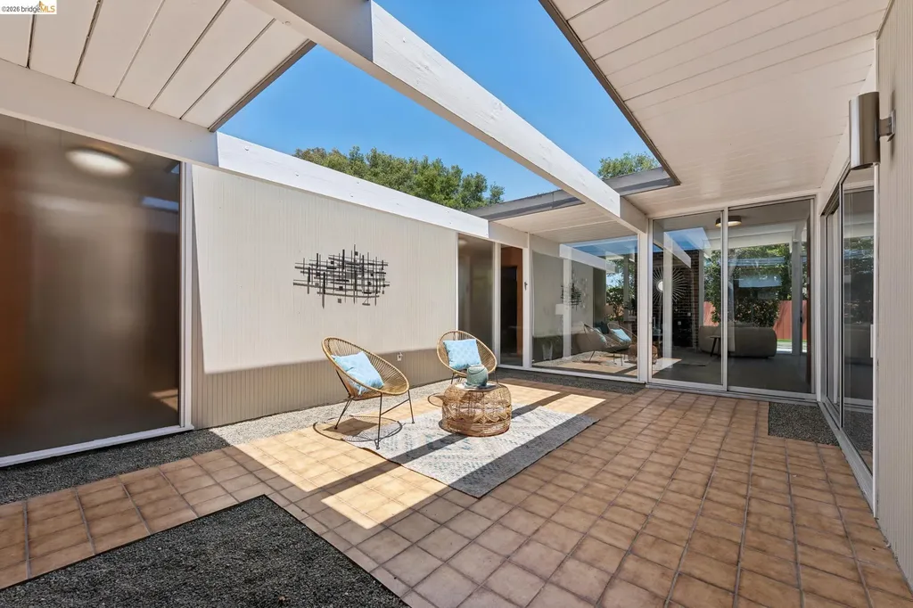 5531 Greenridge Road Castro Valley CA 94552