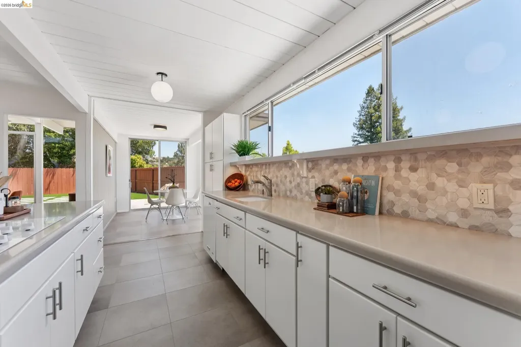 5531 Greenridge Road Castro Valley CA 94552