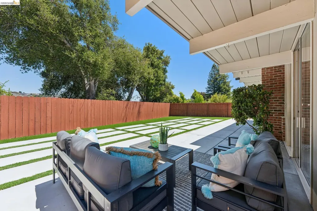 5531 Greenridge Road Castro Valley CA 94552