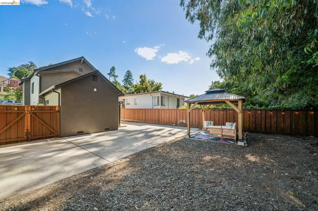 3223 Courtland Avenue Oakland CA 94619