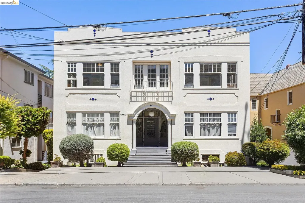 647 Beacon Street Oakland CA 94610