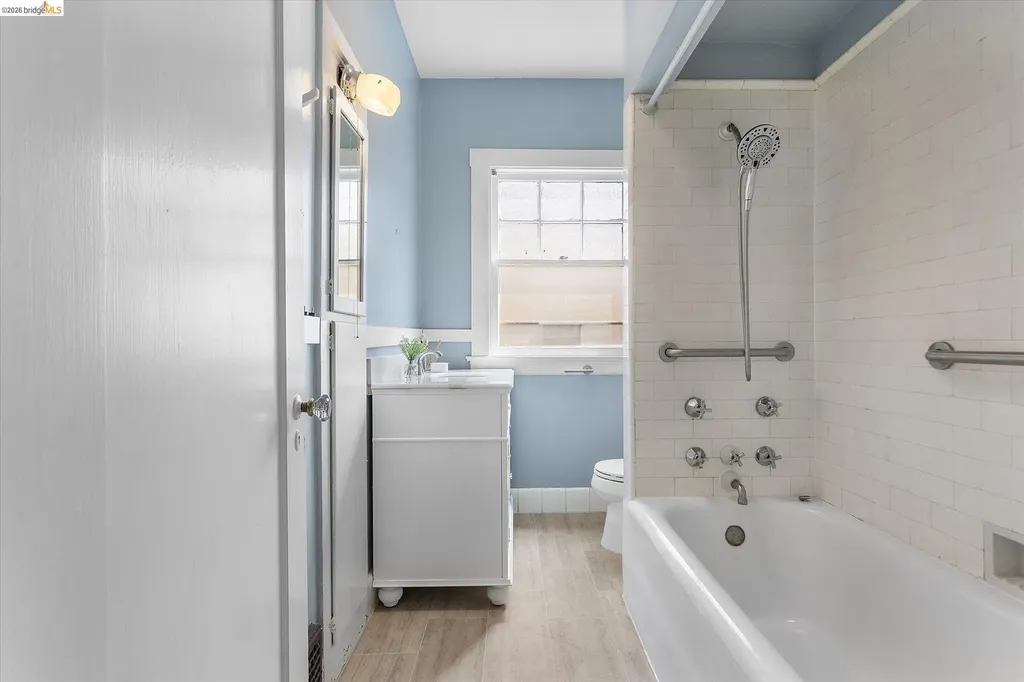 647 Beacon Street Oakland CA 94610