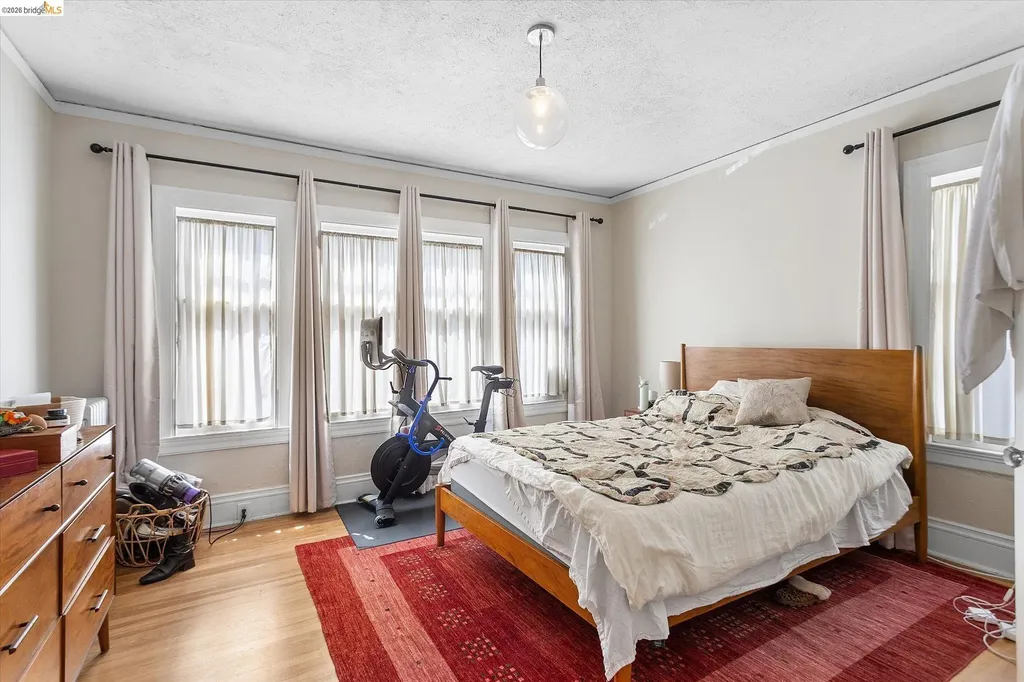 647 Beacon Street Oakland CA 94610