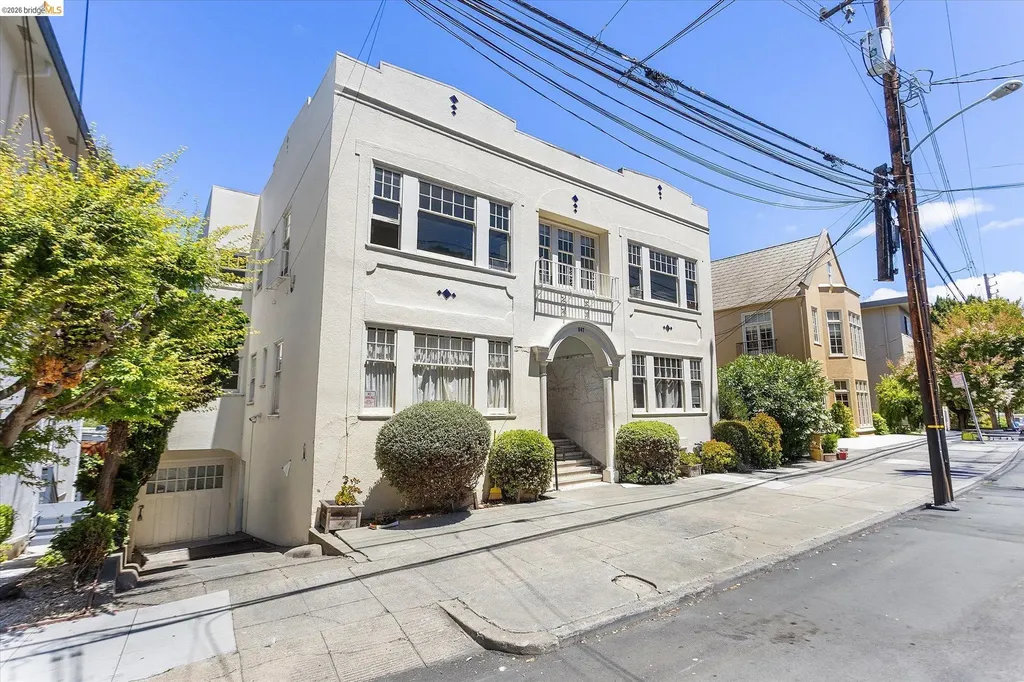 647 Beacon Street Oakland CA 94610