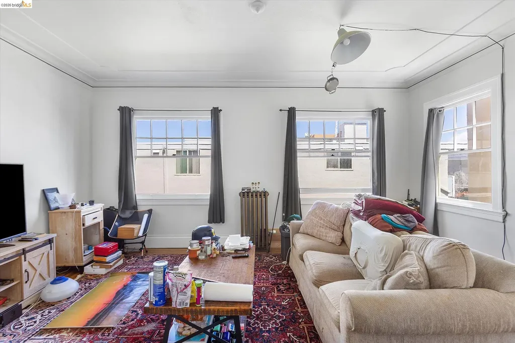 647 Beacon Street Oakland CA 94610