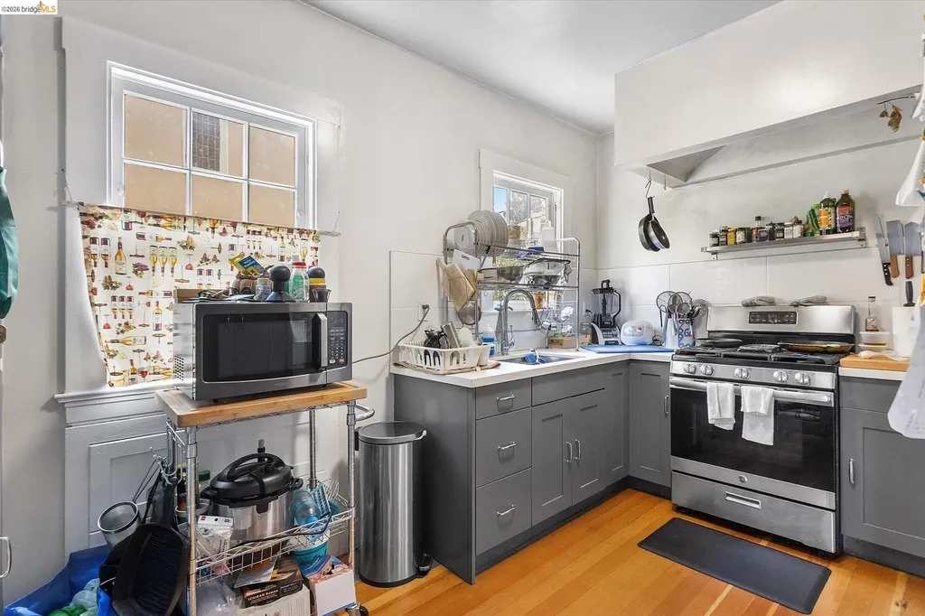 647 Beacon Street Oakland CA 94610
