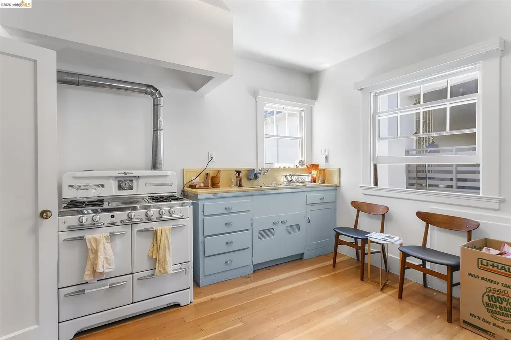 647 Beacon Street Oakland CA 94610