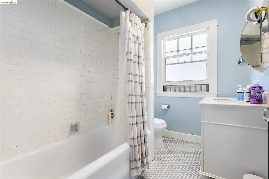 647 Beacon Street Oakland CA 94610