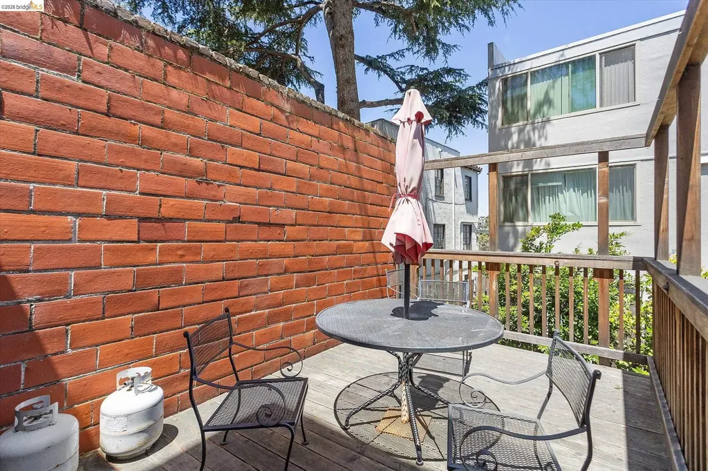 647 Beacon Street Oakland CA 94610
