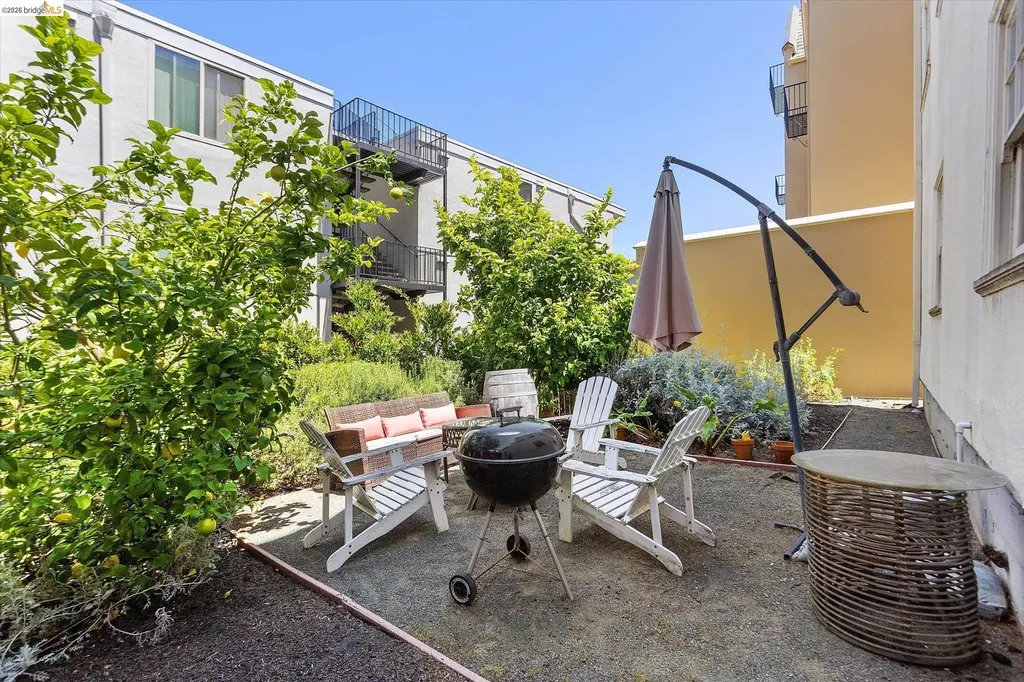 647 Beacon Street Oakland CA 94610
