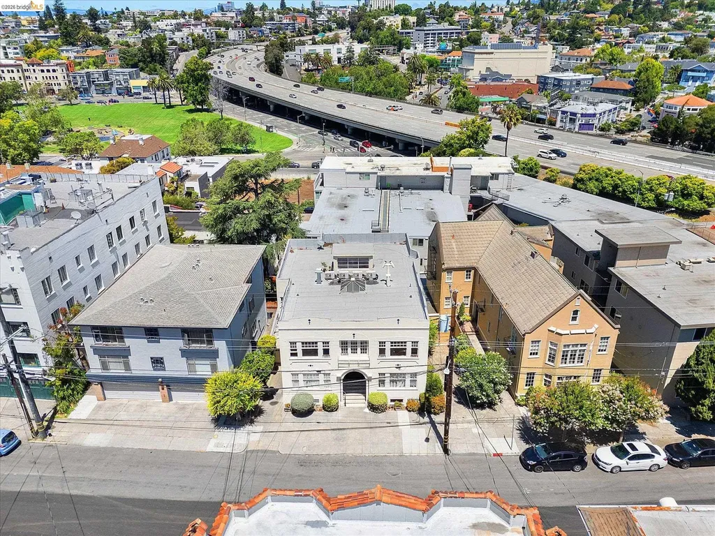 647 Beacon Street Oakland CA 94610