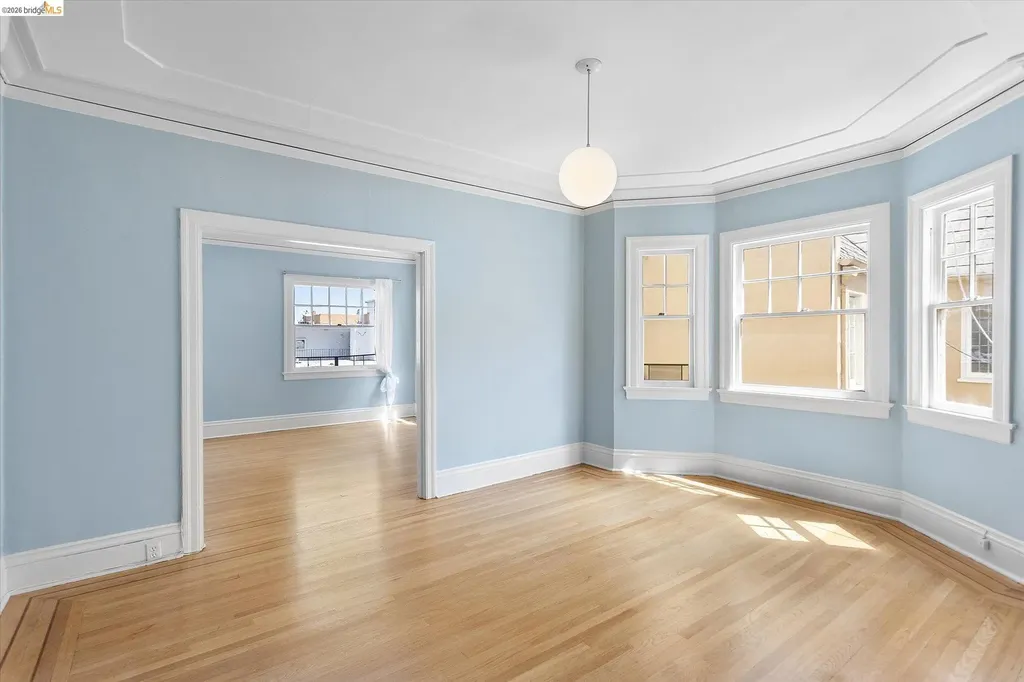 647 Beacon Street Oakland CA 94610