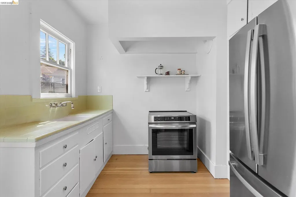 647 Beacon Street Oakland CA 94610