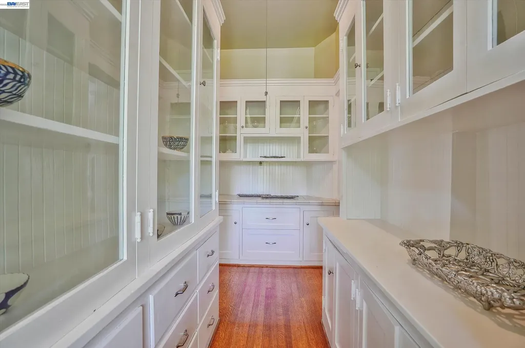 2056 Santa Clara Avenue Alameda CA 94501