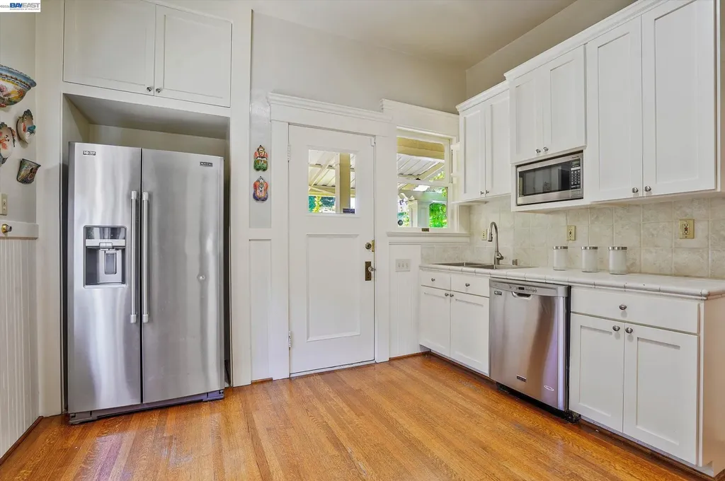 2056 Santa Clara Avenue Alameda CA 94501
