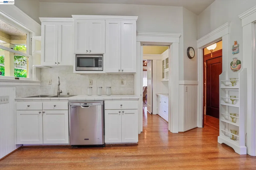 2056 Santa Clara Avenue Alameda CA 94501