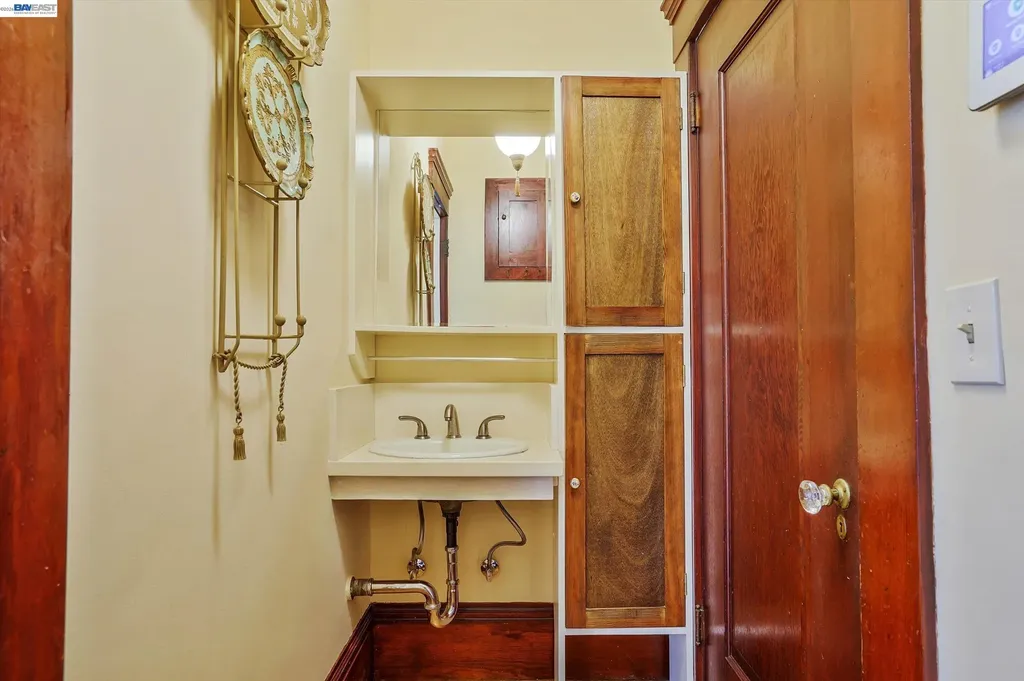 2056 Santa Clara Avenue Alameda CA 94501