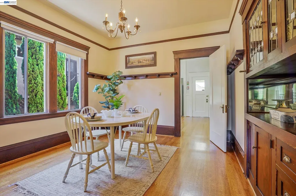 2056 Santa Clara Avenue Alameda CA 94501