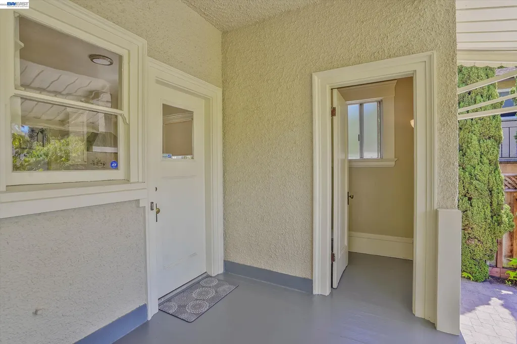 2056 Santa Clara Avenue Alameda CA 94501