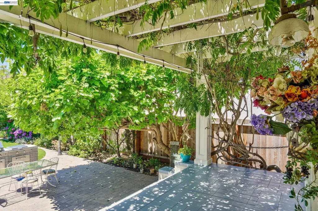 2056 Santa Clara Avenue Alameda CA 94501