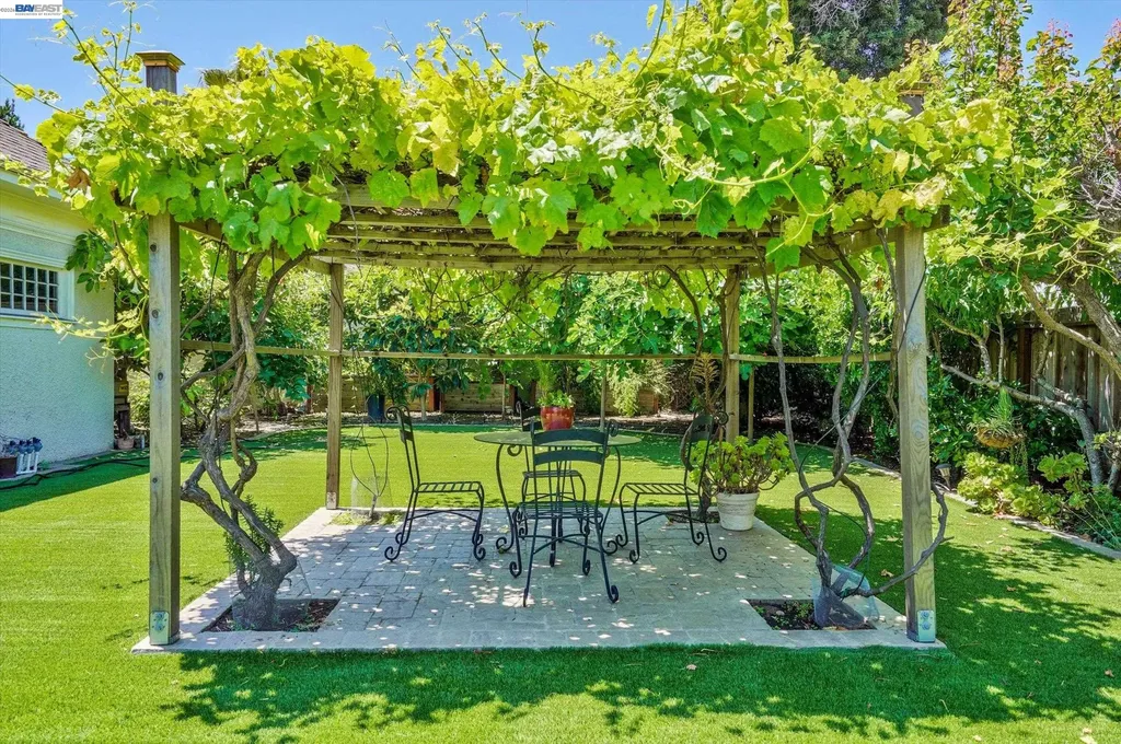2056 Santa Clara Avenue Alameda CA 94501